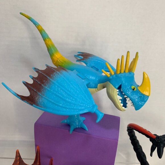 Lot of 9 How to Train Your Dragon Action Figures - Picture 6 of 14